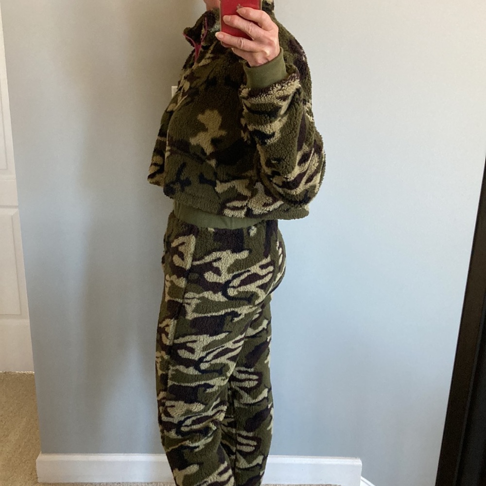 Camo Color 2 Piece Sherpa Set - Picture 6 of 12